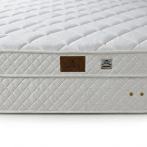 Zijaanzicht van het Turkse pocketvering matras met diamantwattering en ventilatieopeningen