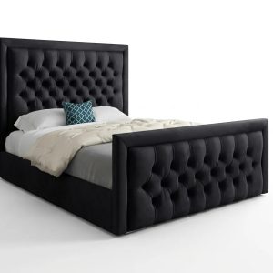 Zwart Chesterfield bed met diamantstiksel op hoofdbord en voetbord, opgemaakt met wit beddengoed
